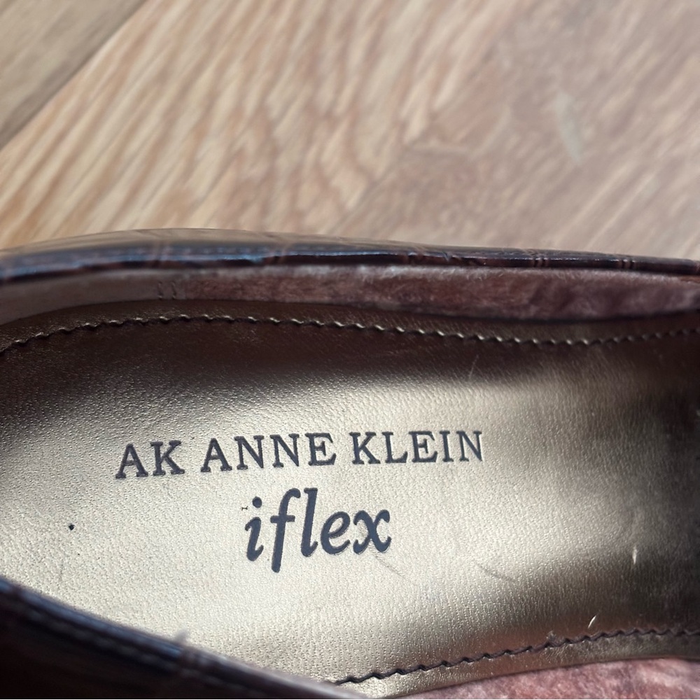 Anne Klein IFlex Dark Brown Croc-Embossed Loafer Style Pumps, Size 7.5 - Picture 14 of 15